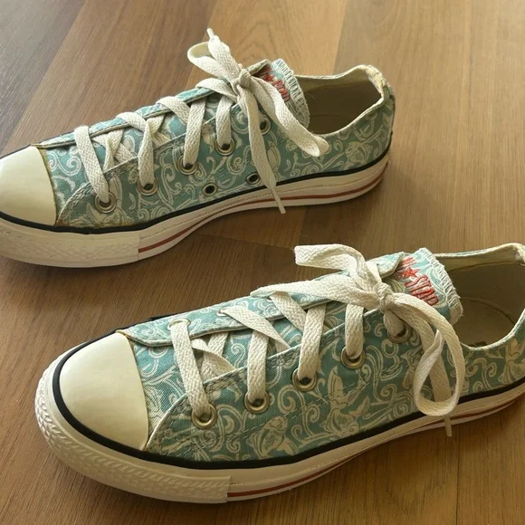 Converse CTAS Chuck Taylor All Star low tops koi fish 7B060101 M4 W6 - Picture 2 of 7